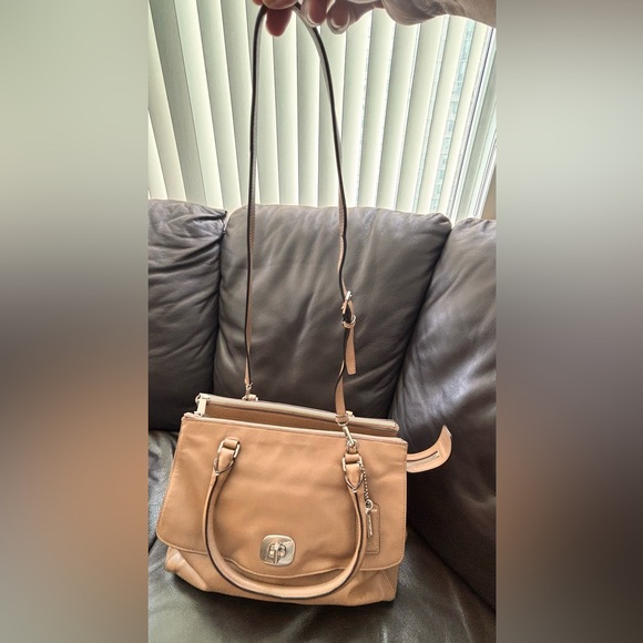 Authentic Coach Leather bag. - Picture 10 of 16